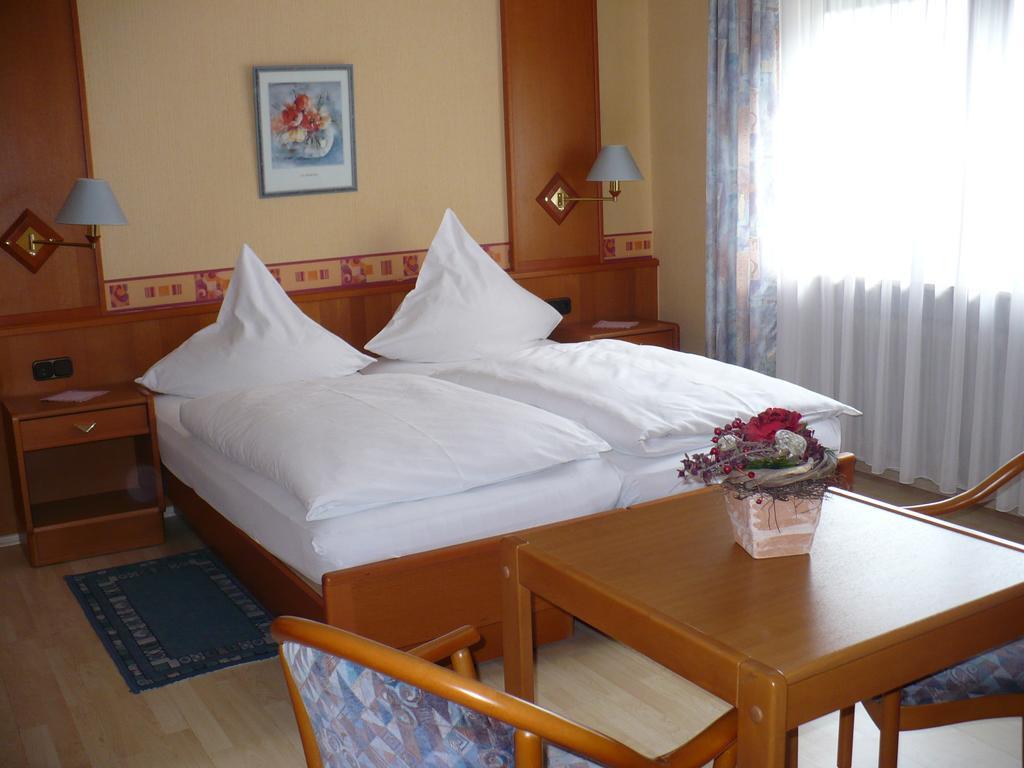 Hotel Am Birkenweg Erlangen Room photo