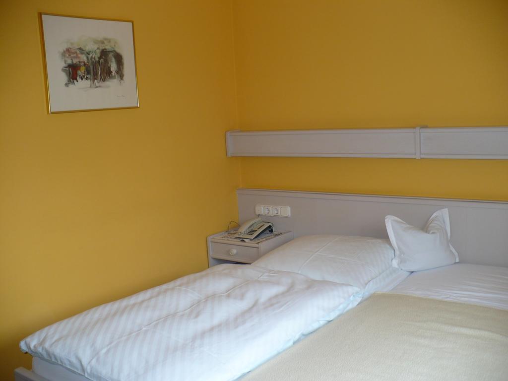 Hotel Am Birkenweg Erlangen Room photo